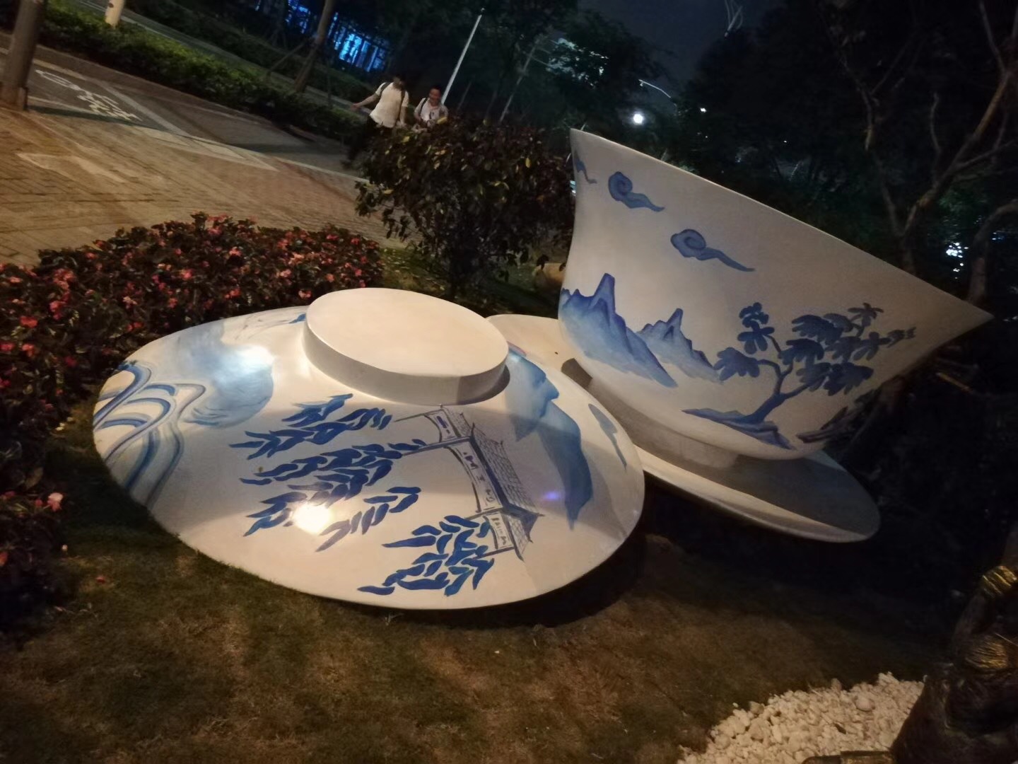 戶(hù)外茶杯雕塑