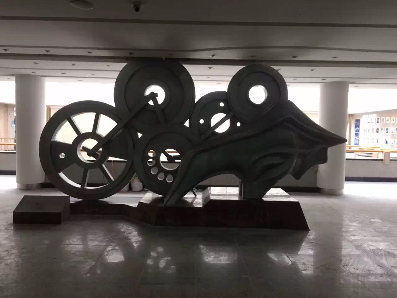 馬和轉盤(pán)模型雕塑